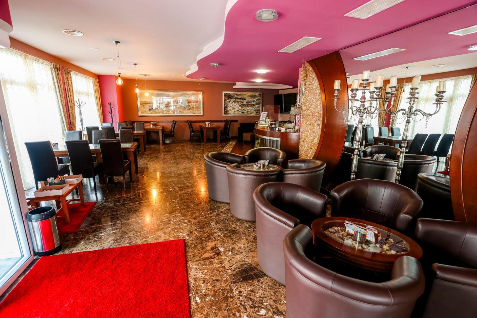 סלאבונסקי ברוד Hotel Savus מראה חיצוני תמונה