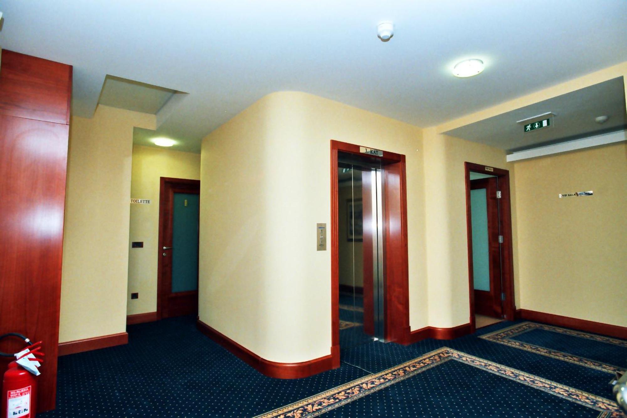 סלאבונסקי ברוד Hotel Savus מראה חיצוני תמונה