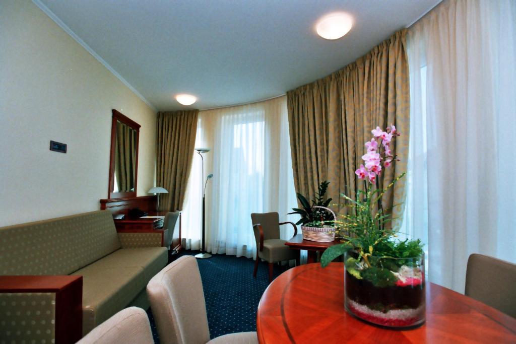 סלאבונסקי ברוד Hotel Savus מראה חיצוני תמונה