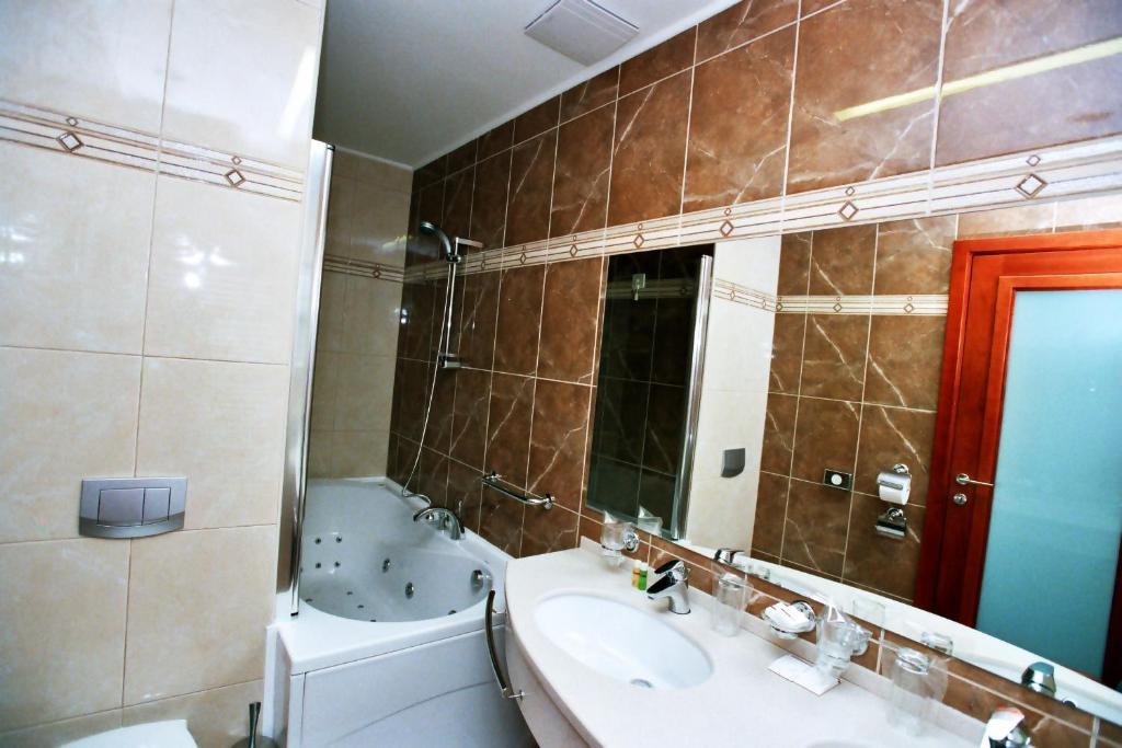 סלאבונסקי ברוד Hotel Savus מראה חיצוני תמונה
