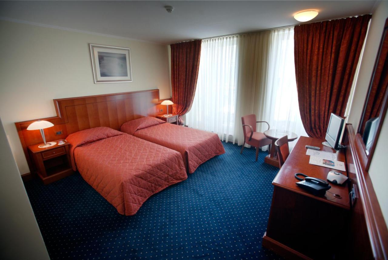 סלאבונסקי ברוד Hotel Savus מראה חיצוני תמונה
